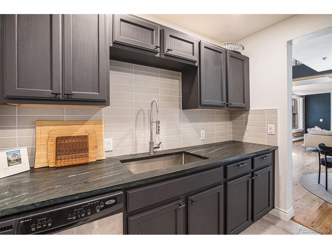 3249 W Fairview Pl 208