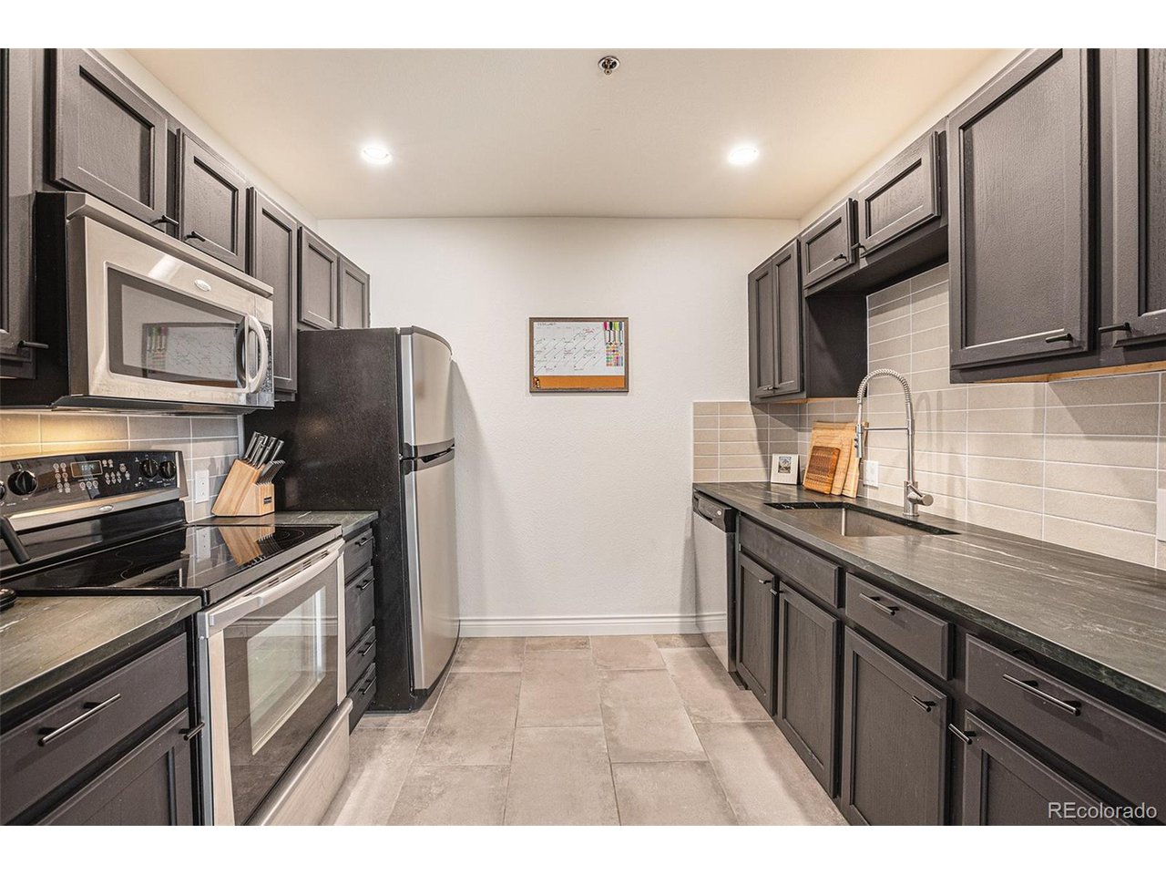 3249 W Fairview Pl 208