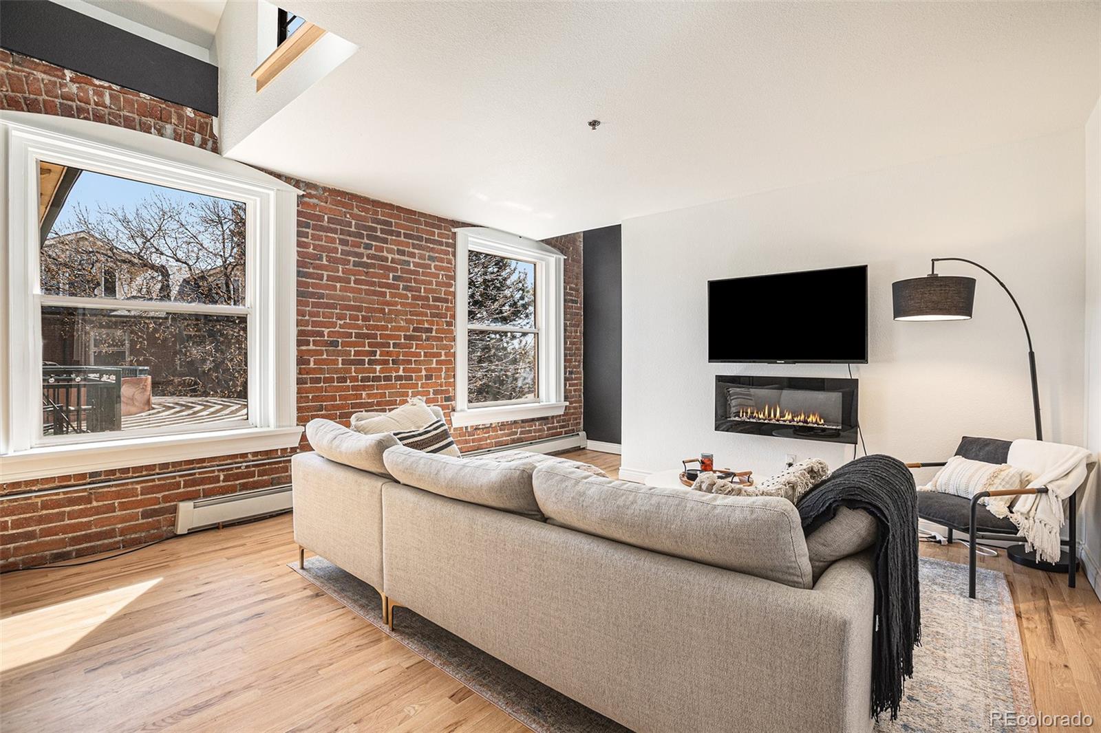 3249 W Fairview Place Unit: 208