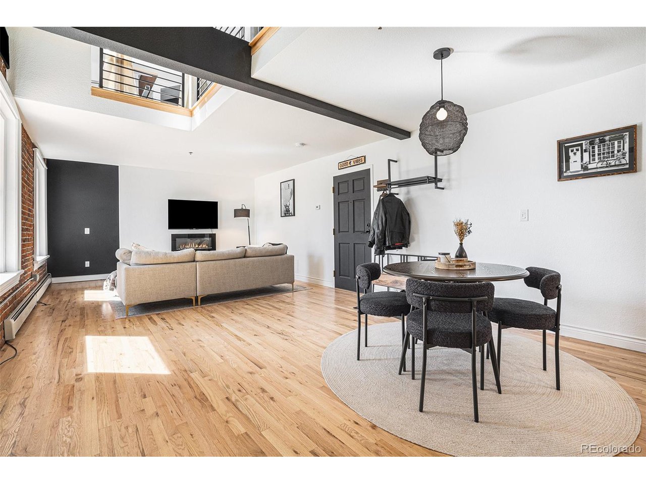 3249 W Fairview Pl 208