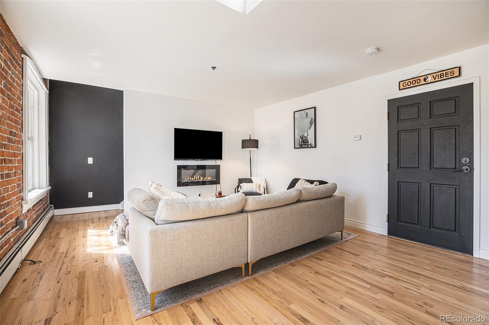 3249 W Fairview Place Unit: 208