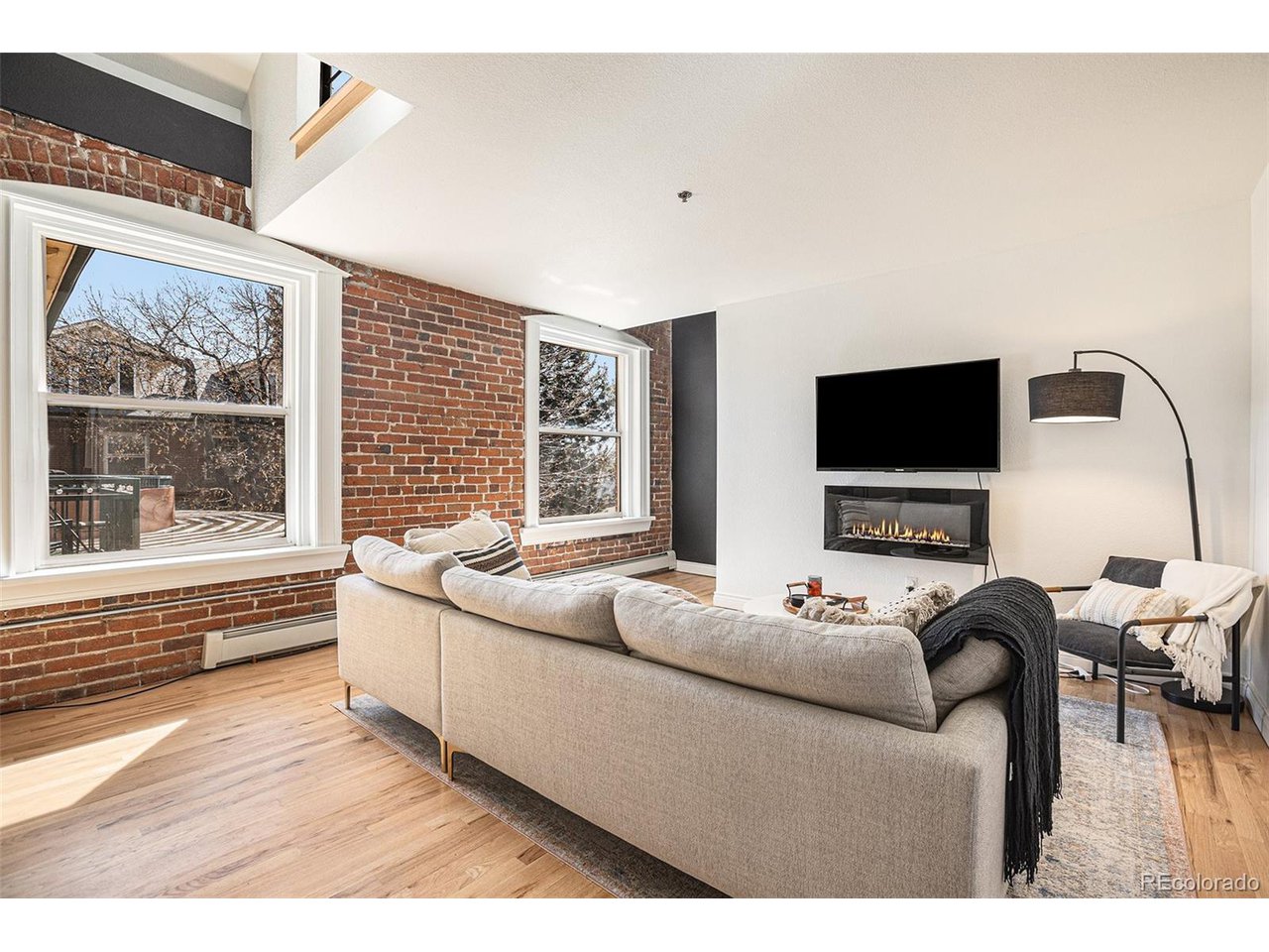 3249 W Fairview Pl 208