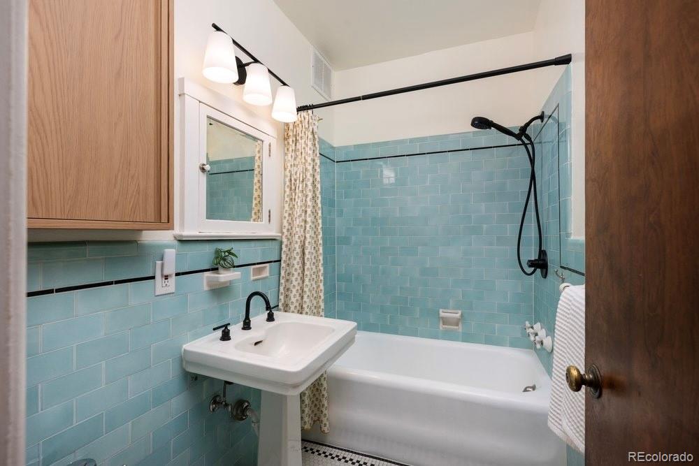 963 N Logan Street Unit: 3