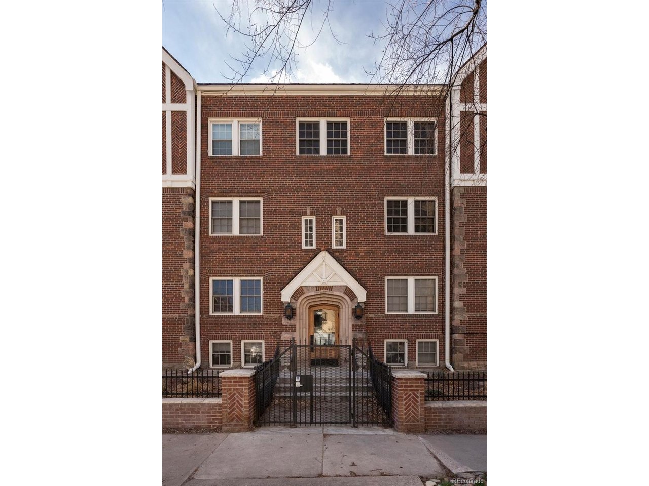 963 N Logan St 3