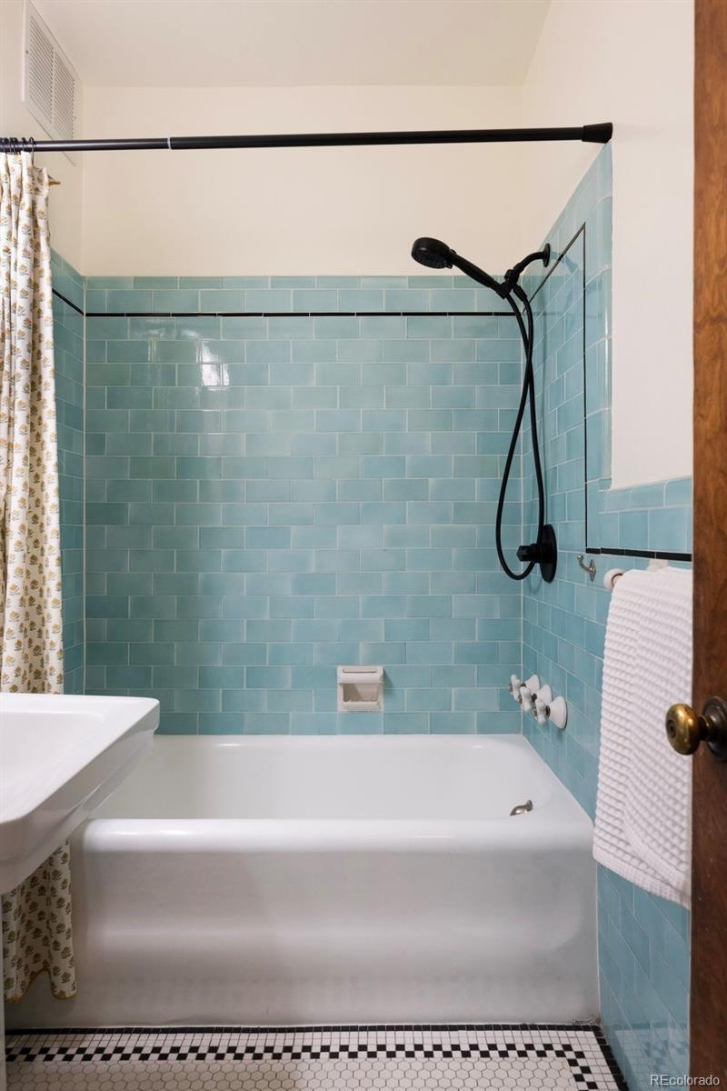 963 N Logan Street Unit: 3