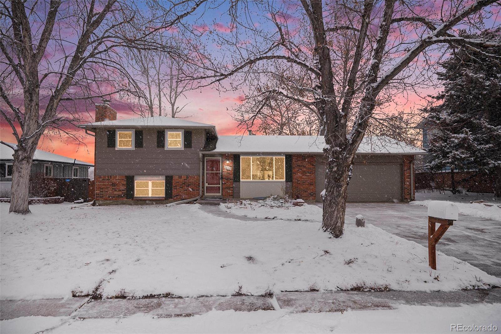 3048 S Akron Court