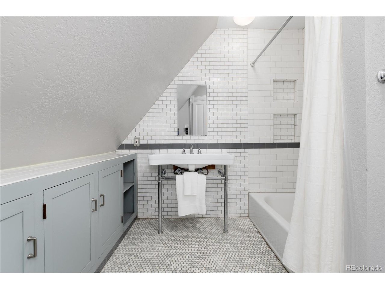 3834 Lowell Blvd