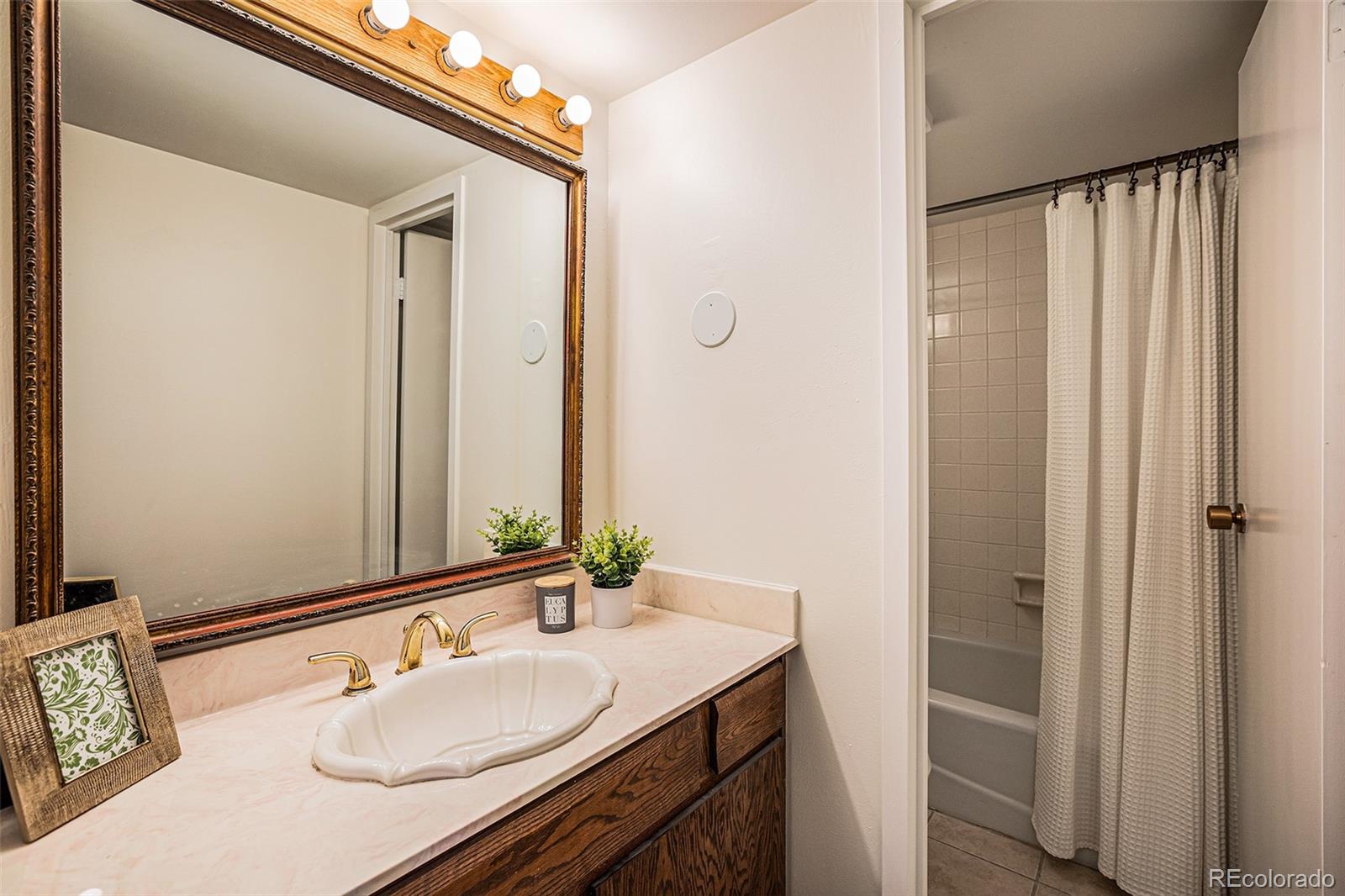 400 S Lafayette Street Unit: 402