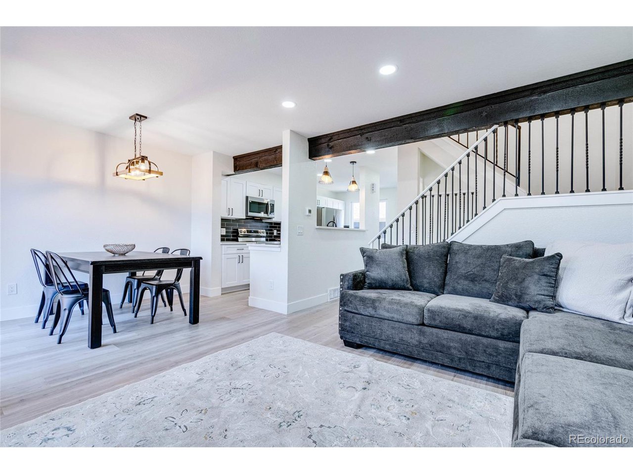 8617 Carr Loop