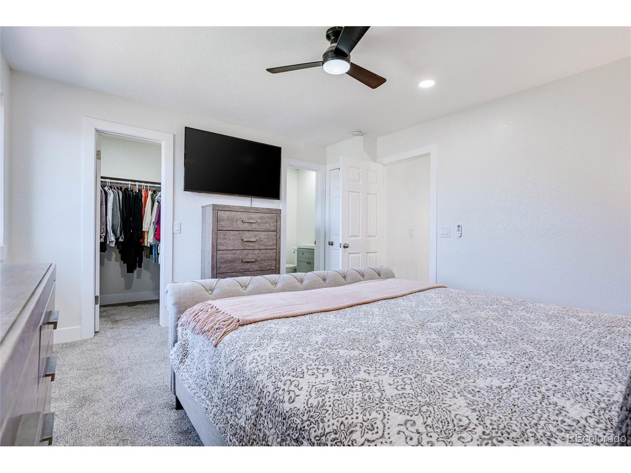 8617 Carr Loop