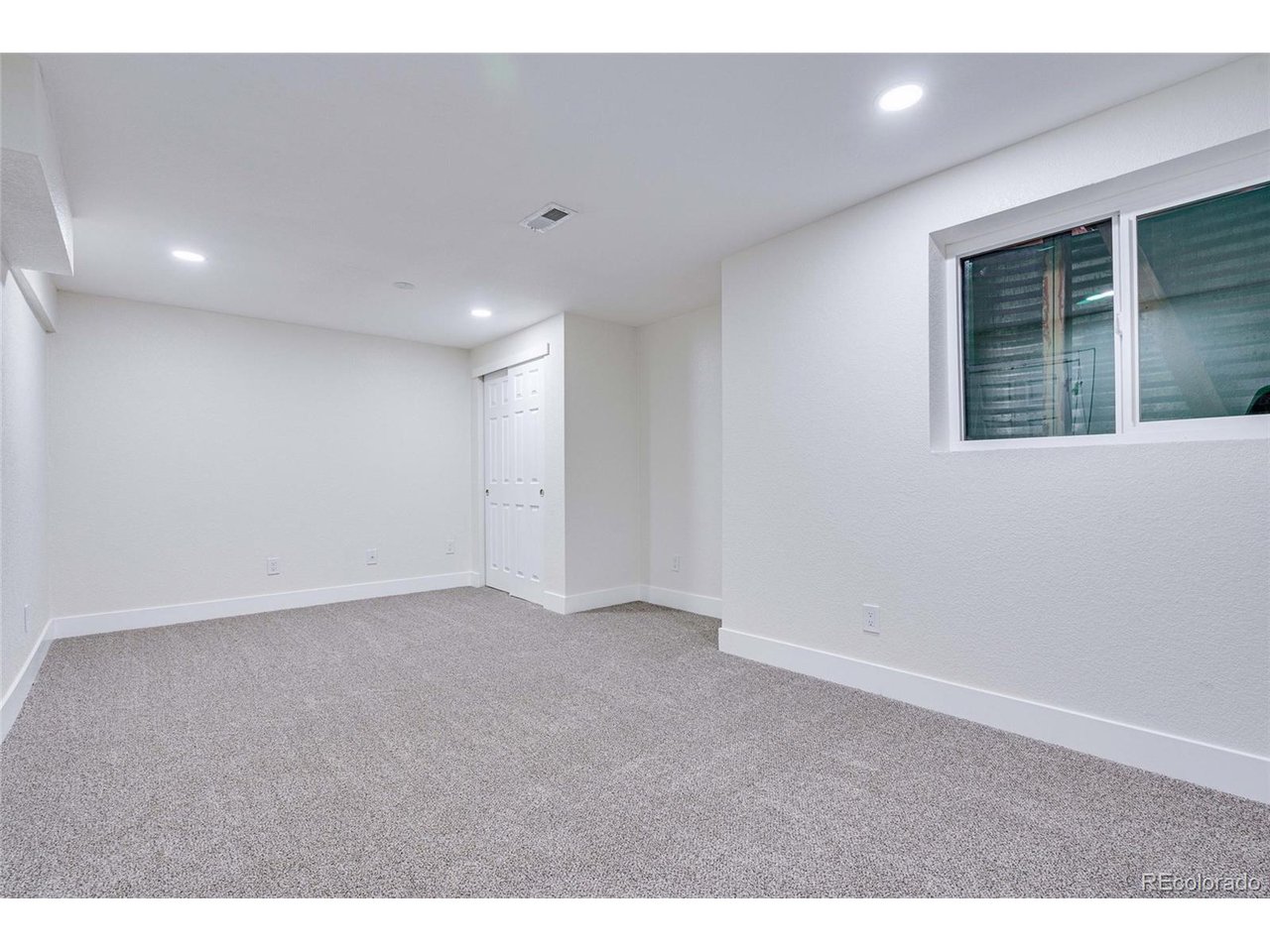 8617 Carr Loop