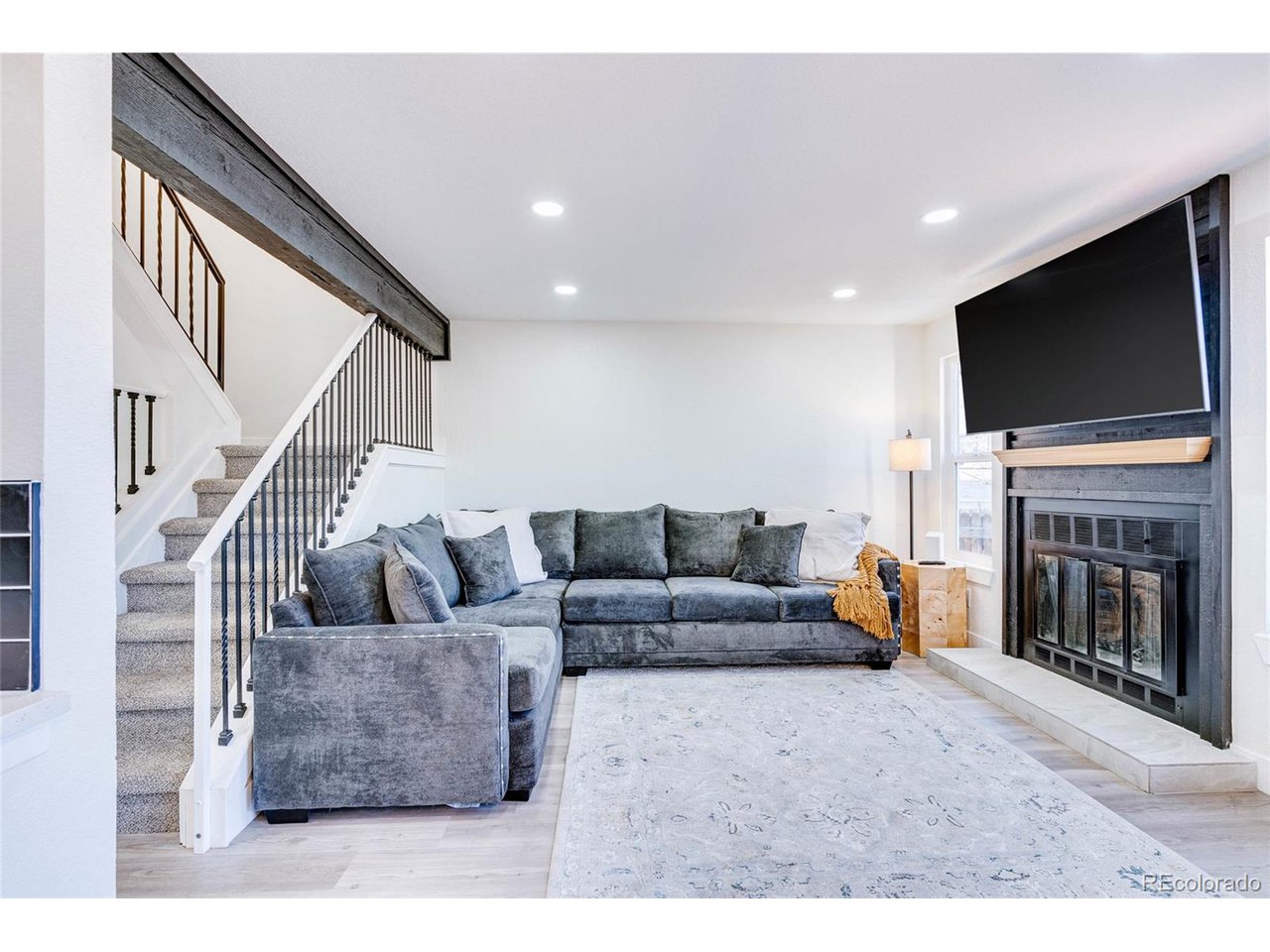 8617 Carr Loop