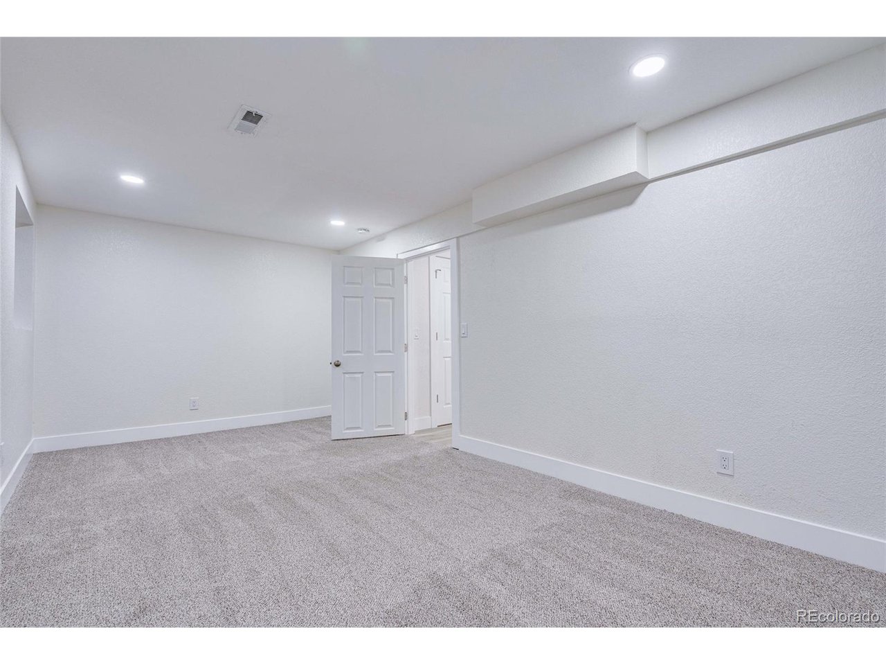 8617 Carr Loop