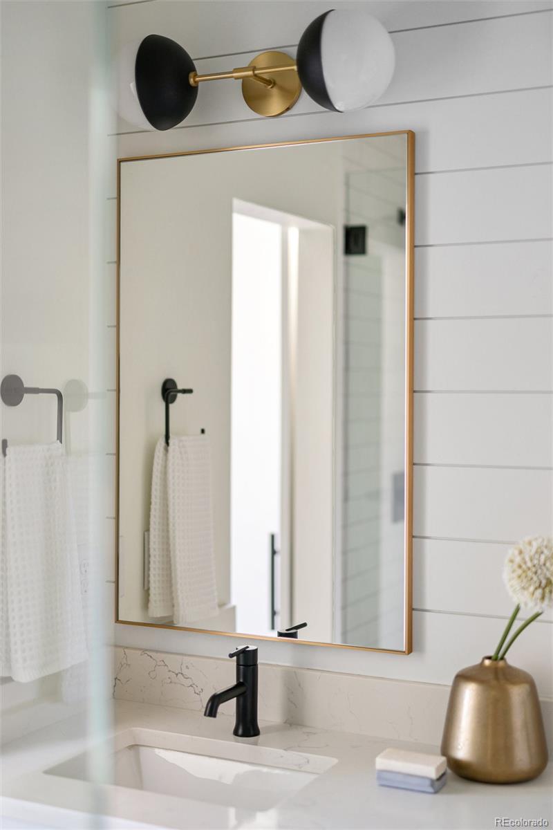 1915 W Elk Place Unit: 2