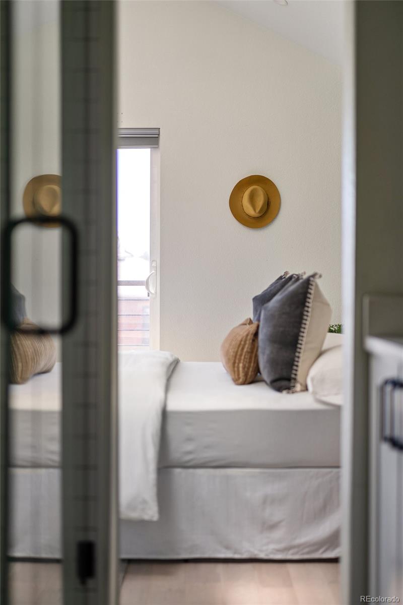 1915 W Elk Place Unit: 2