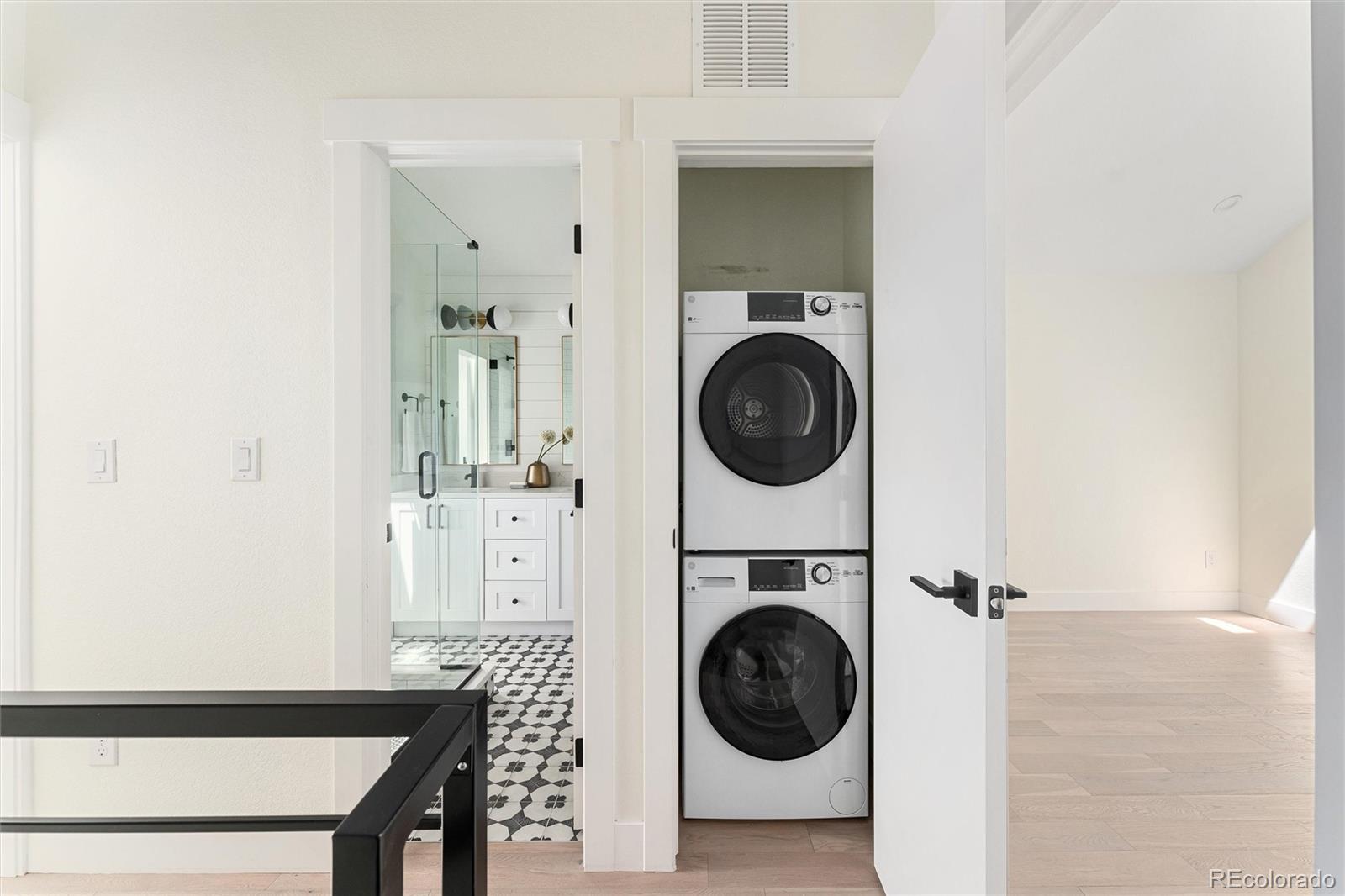 1915 W Elk Place Unit: 2