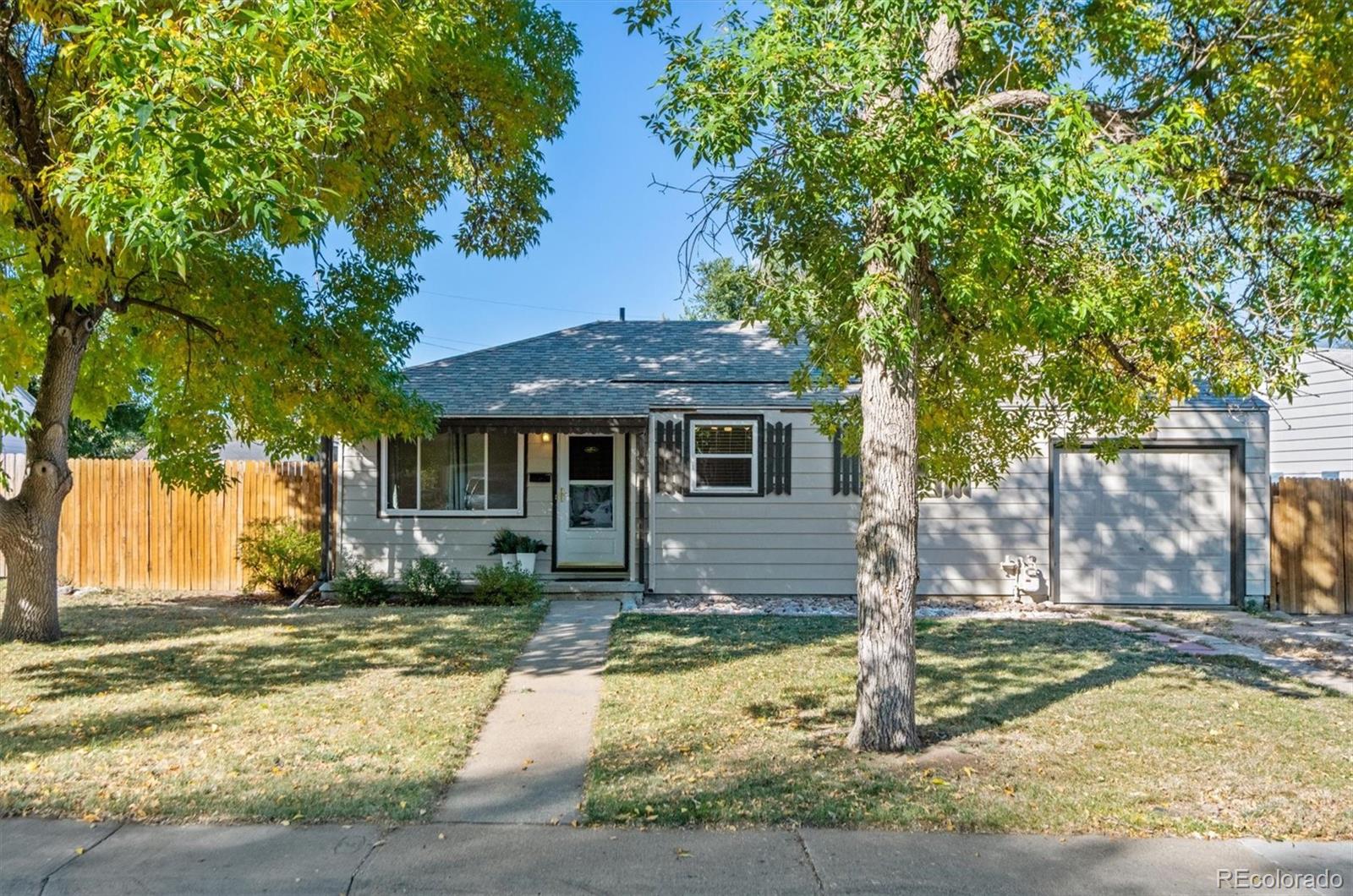 1121 Hillside Street