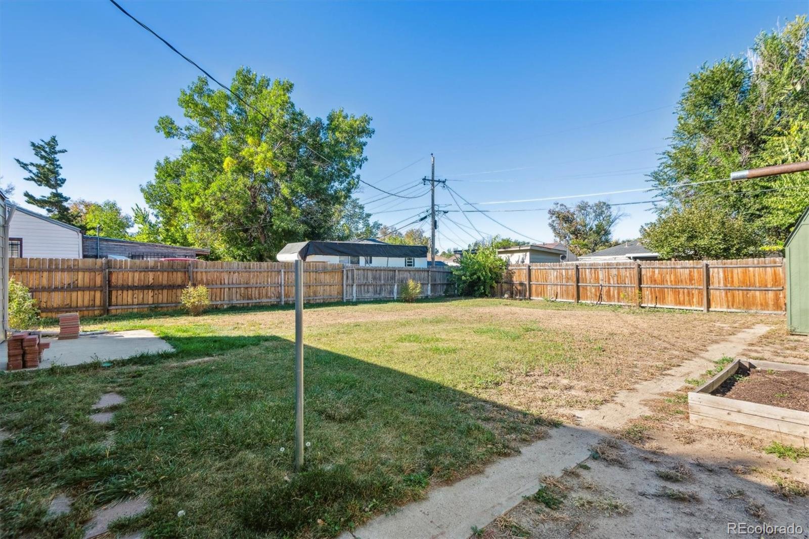 1121 Hillside Street