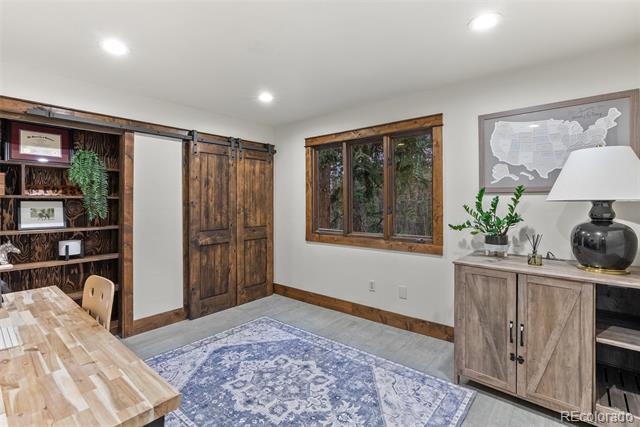 1290 S Lininger Drive