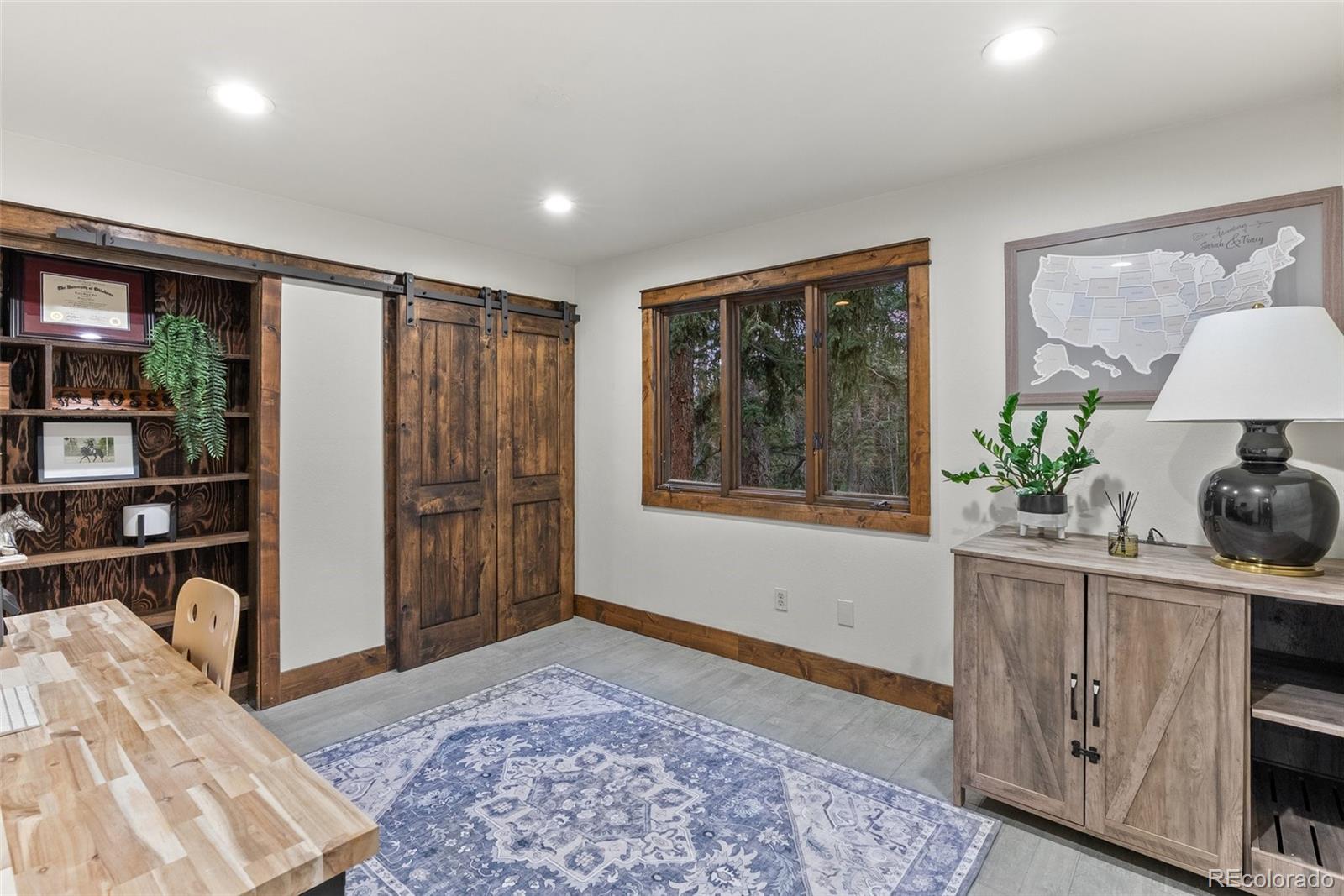 1290 S Lininger Drive