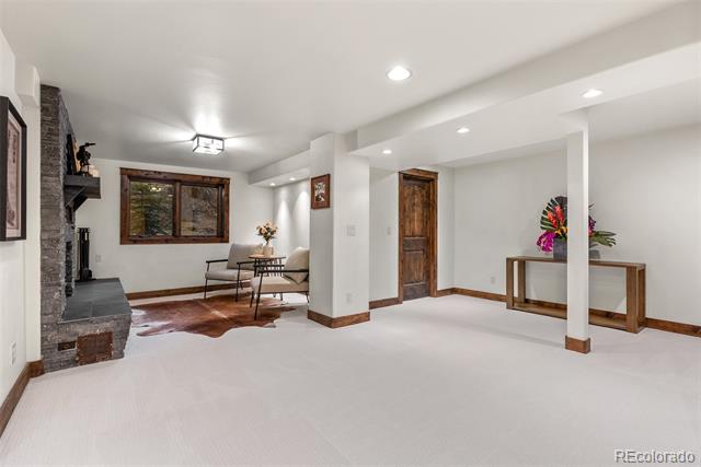 1290 S Lininger Drive