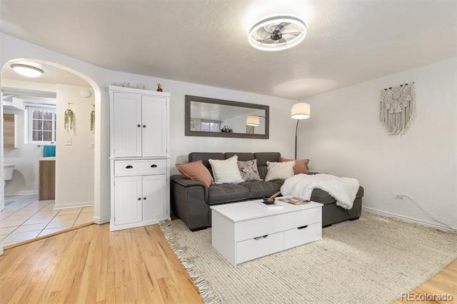 3826 N Vrain Street Unit: 5