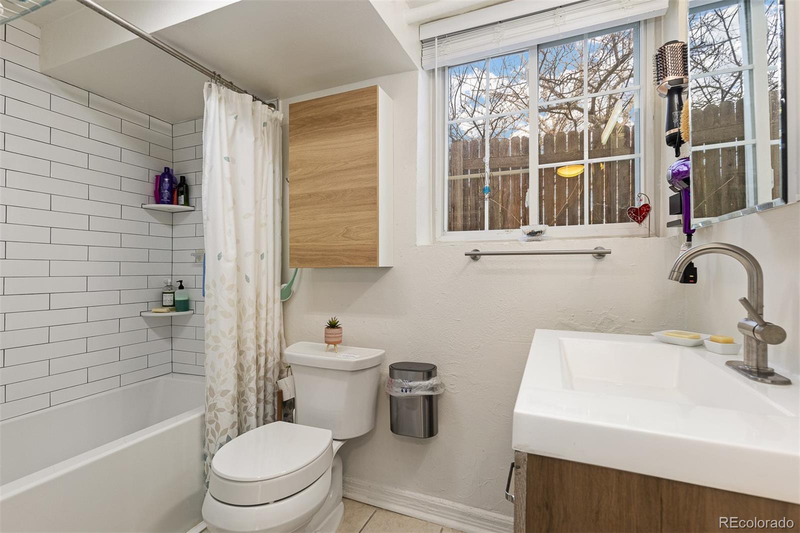 3826 N Vrain Street Unit: 5