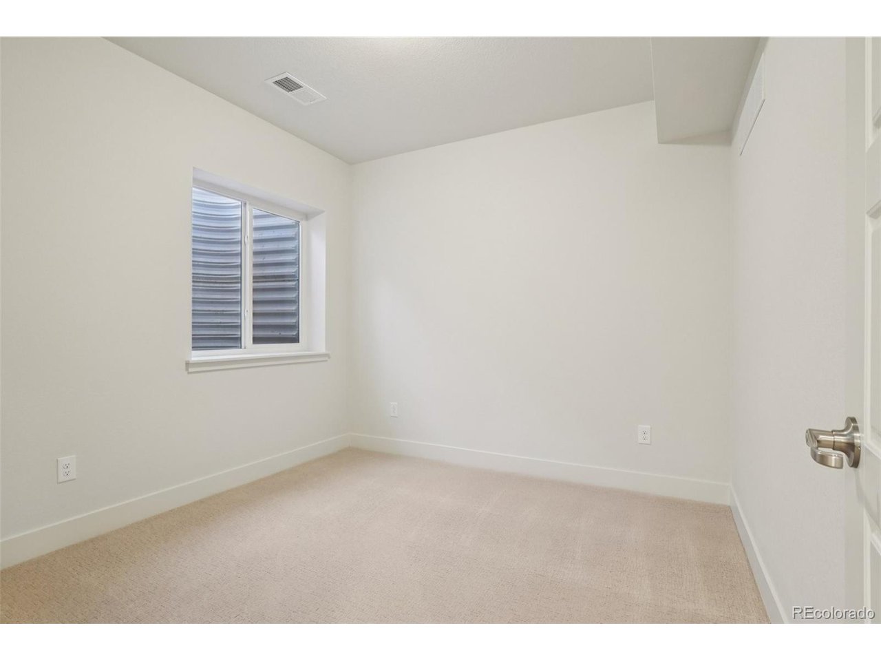 3122 W Bonfils Pl