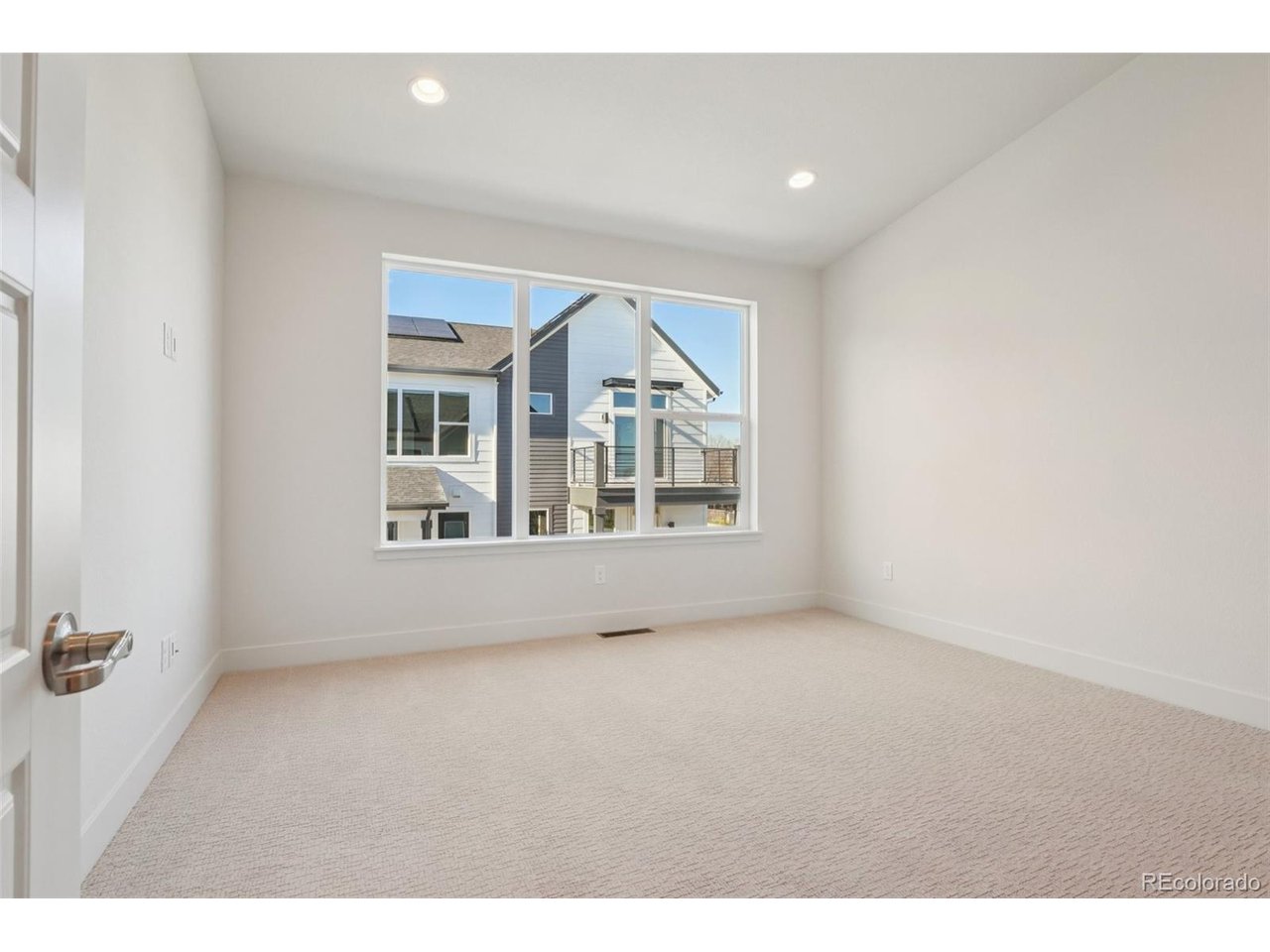 3122 W Bonfils Pl