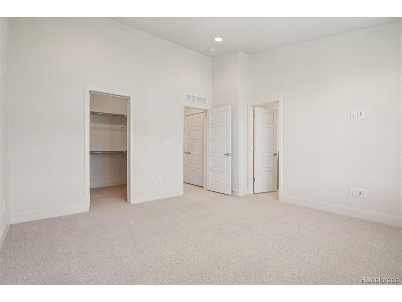 3122 W Bonfils Pl