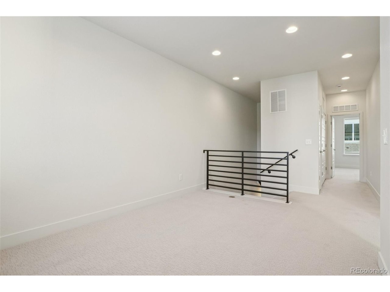 3122 W Bonfils Pl