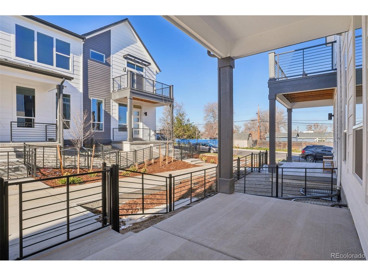 3122 W Bonfils Pl