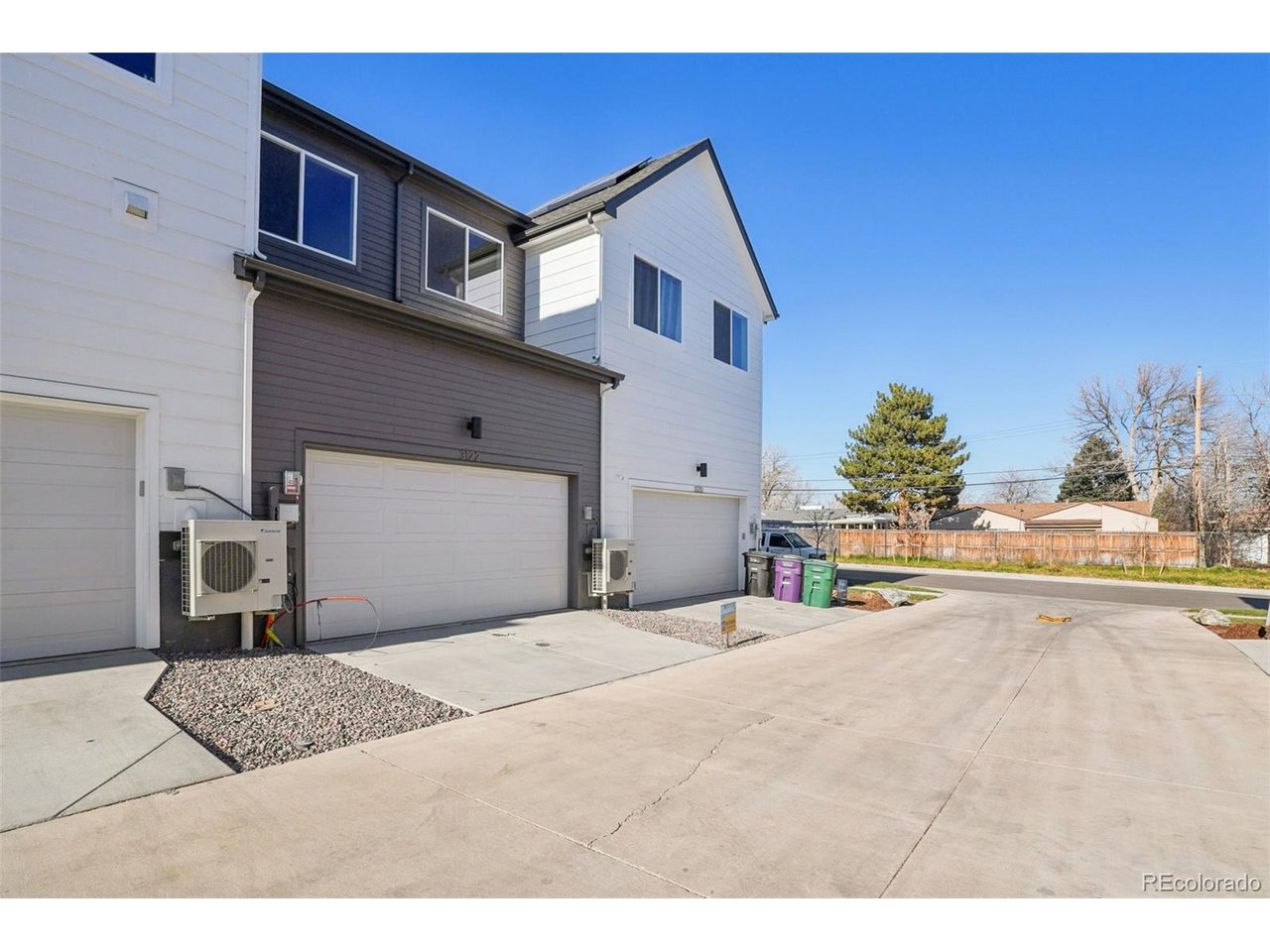 3122 W Bonfils Pl