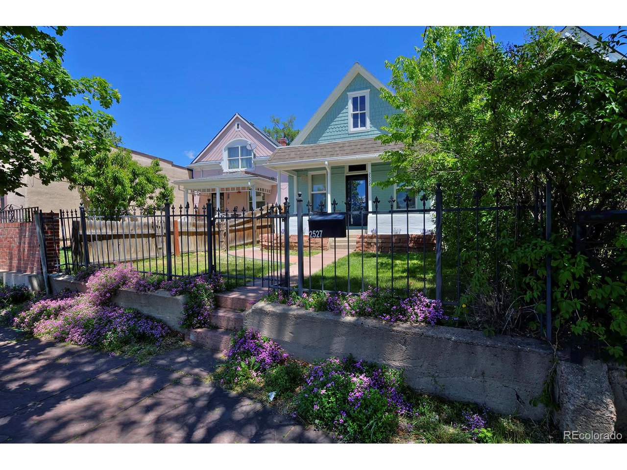 2527 W Dunkeld Pl