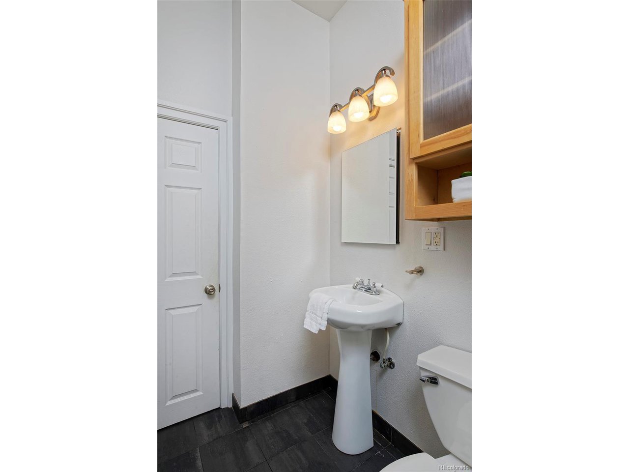 2527 W Dunkeld Pl