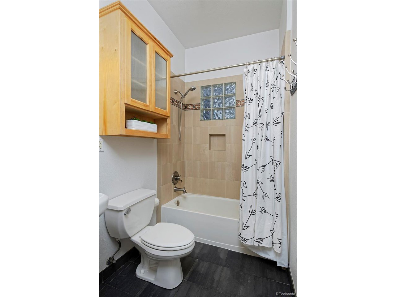 2527 W Dunkeld Pl