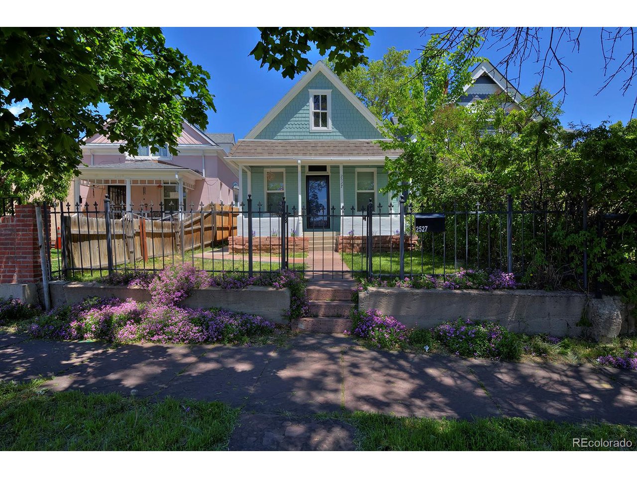 2527 W Dunkeld Pl