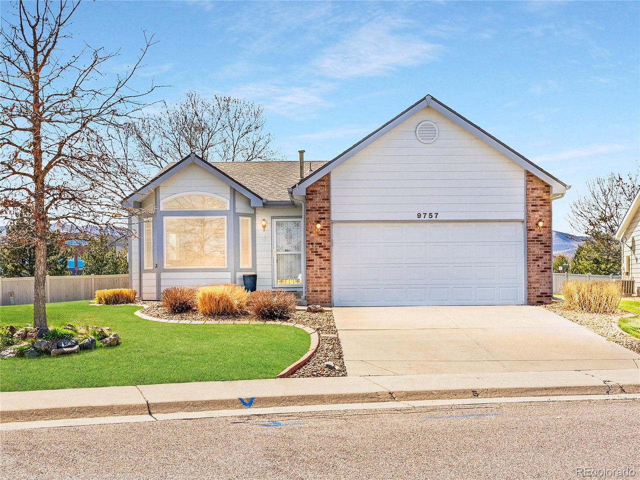 9757 W Peakview Dr