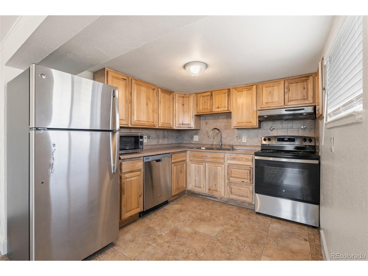 7120 W 16th Pl