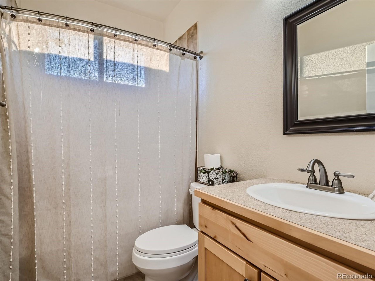 57 E 6th Pl
