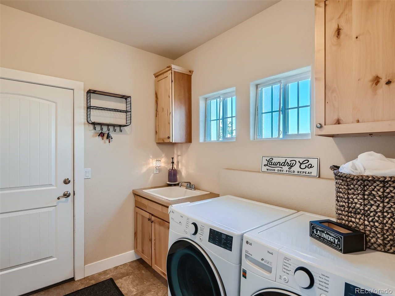 57 E 6th Pl