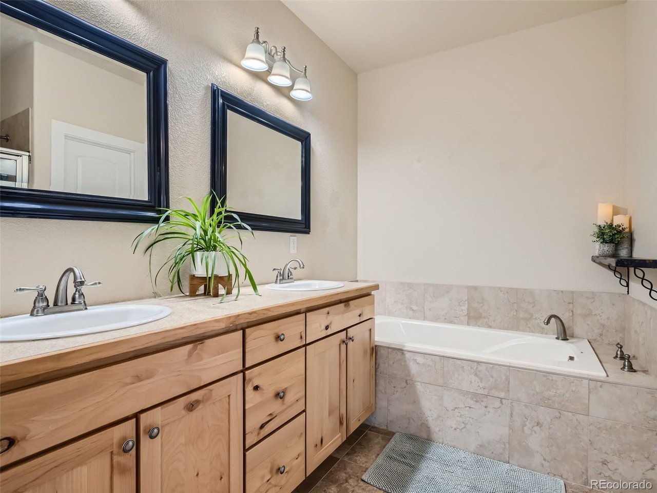 57 E 6th Pl