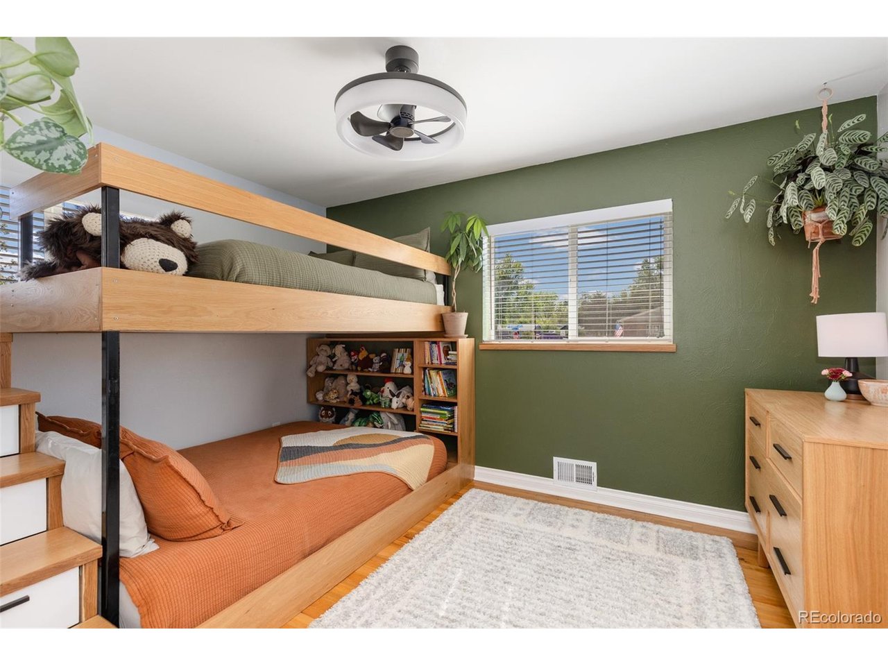 6110 Brooks Dr