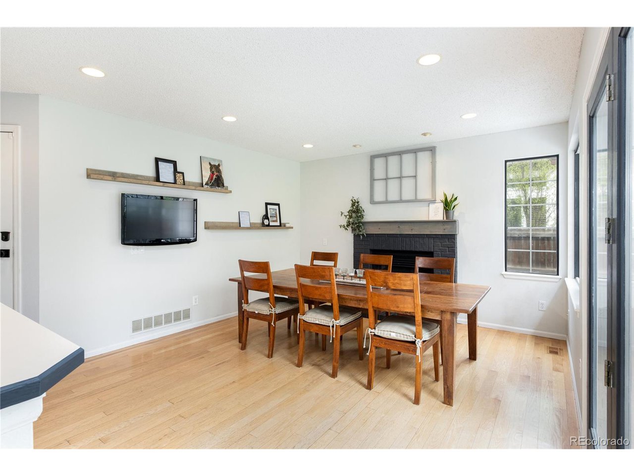 8424 Oak Way