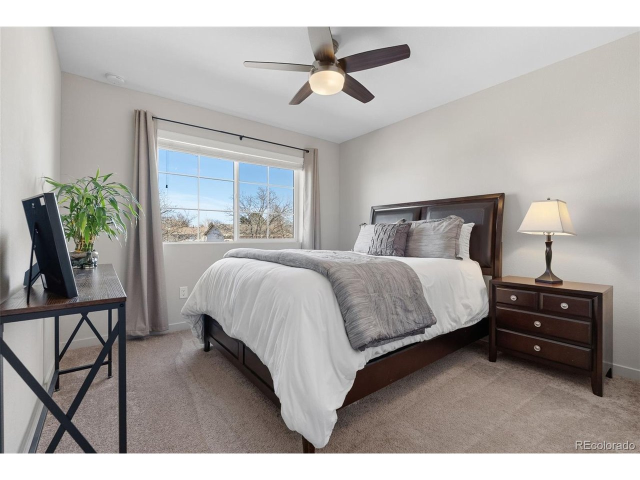 1827 S Helena