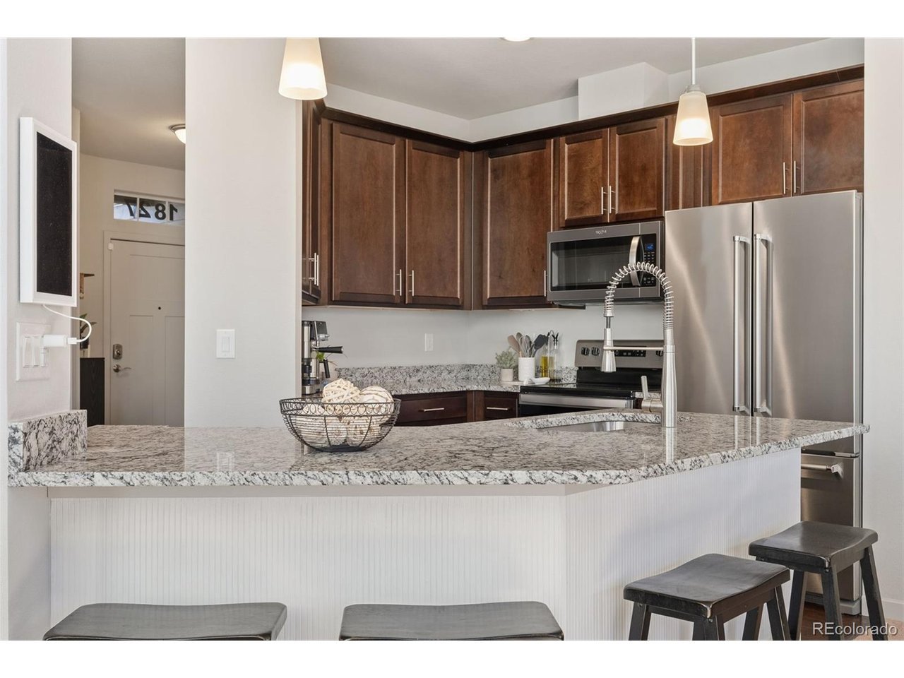 1827 S Helena