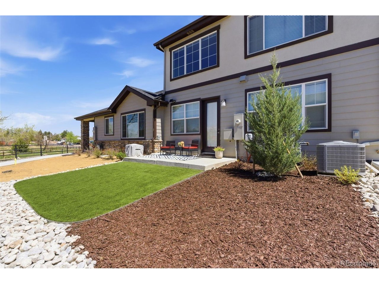 1827 S Helena