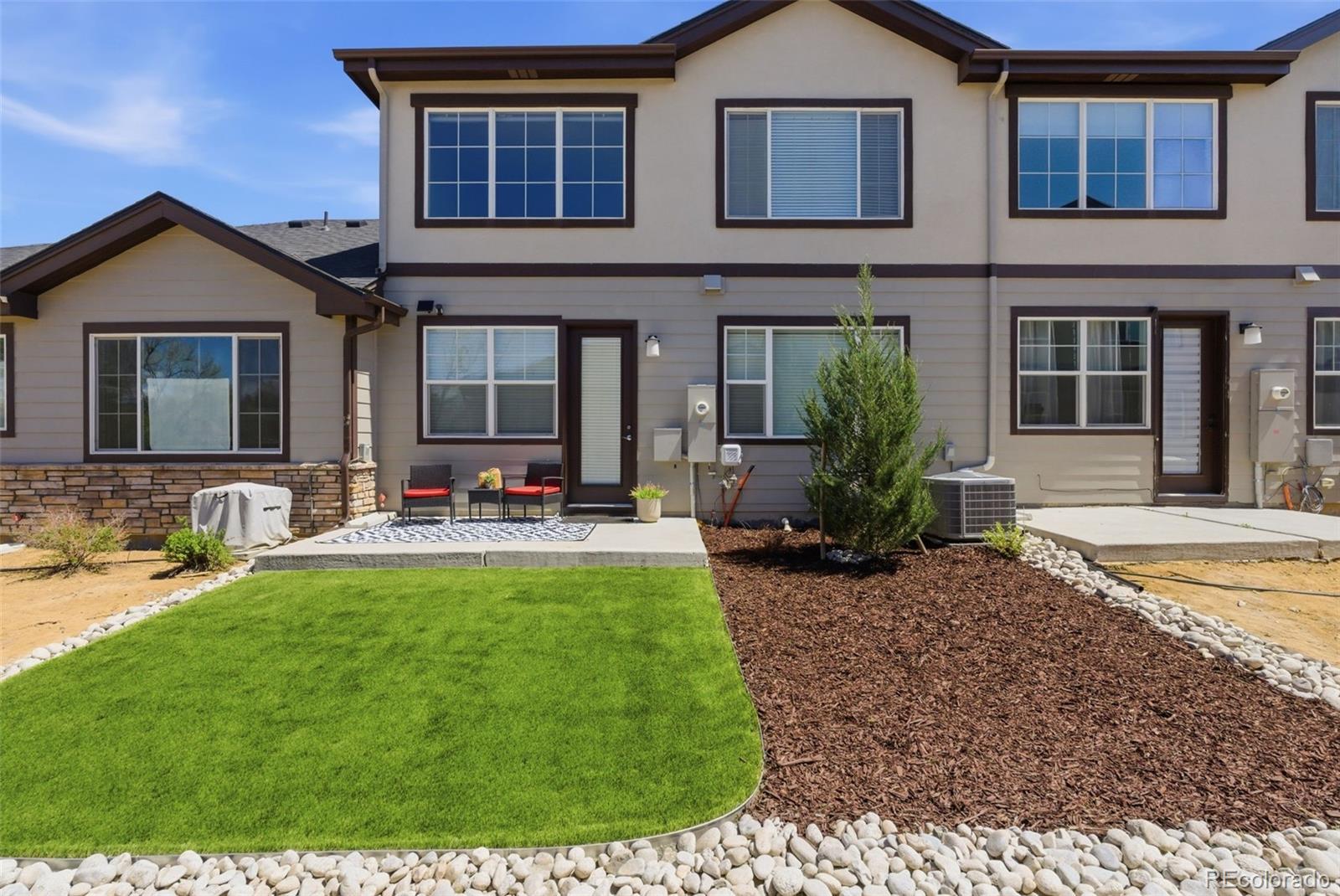 1827 S Helena