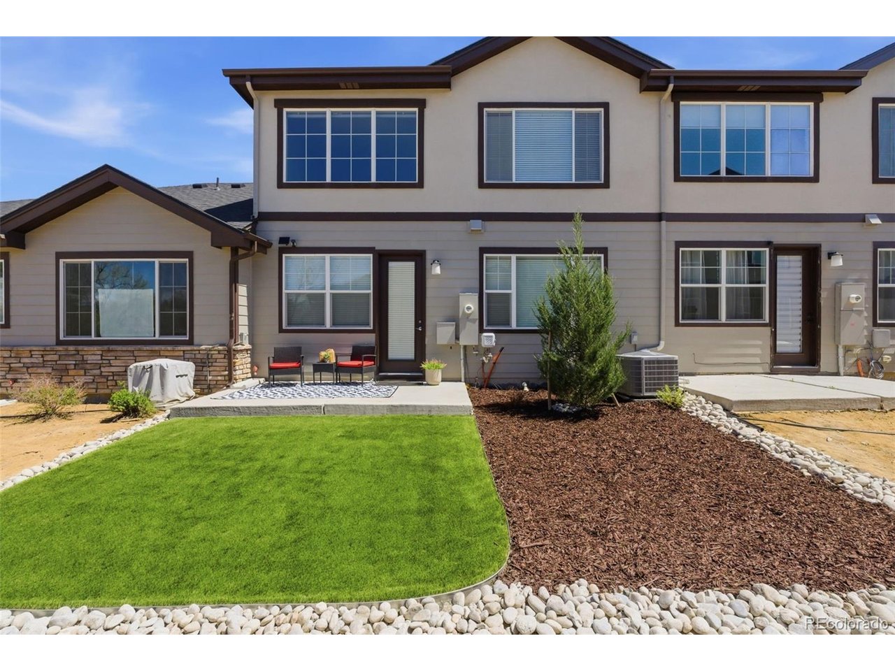 1827 S Helena