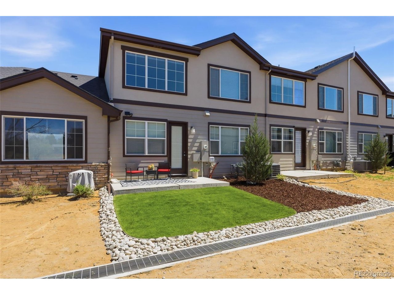 1827 S Helena